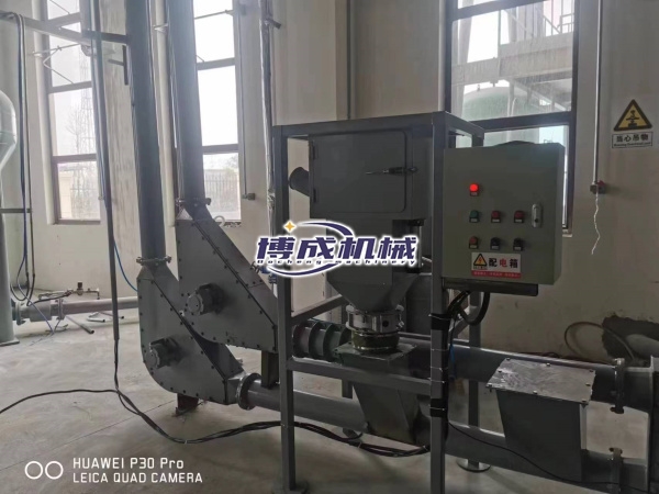  管鏈輸送機(jī)